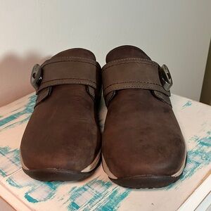 Easy Spirit seEQUIP Brown Mules